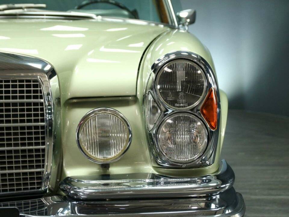 Image 45/49 of Mercedes-Benz 280 SE (1970)