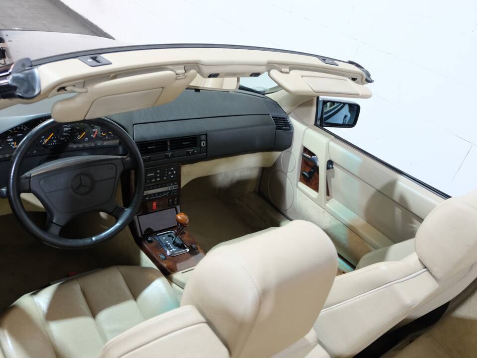 Image 5/26 of Mercedes-Benz 500 SL (1991)