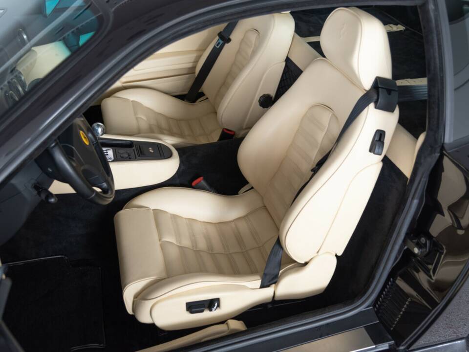 Image 32/47 of Ferrari 550 Maranello (1997)