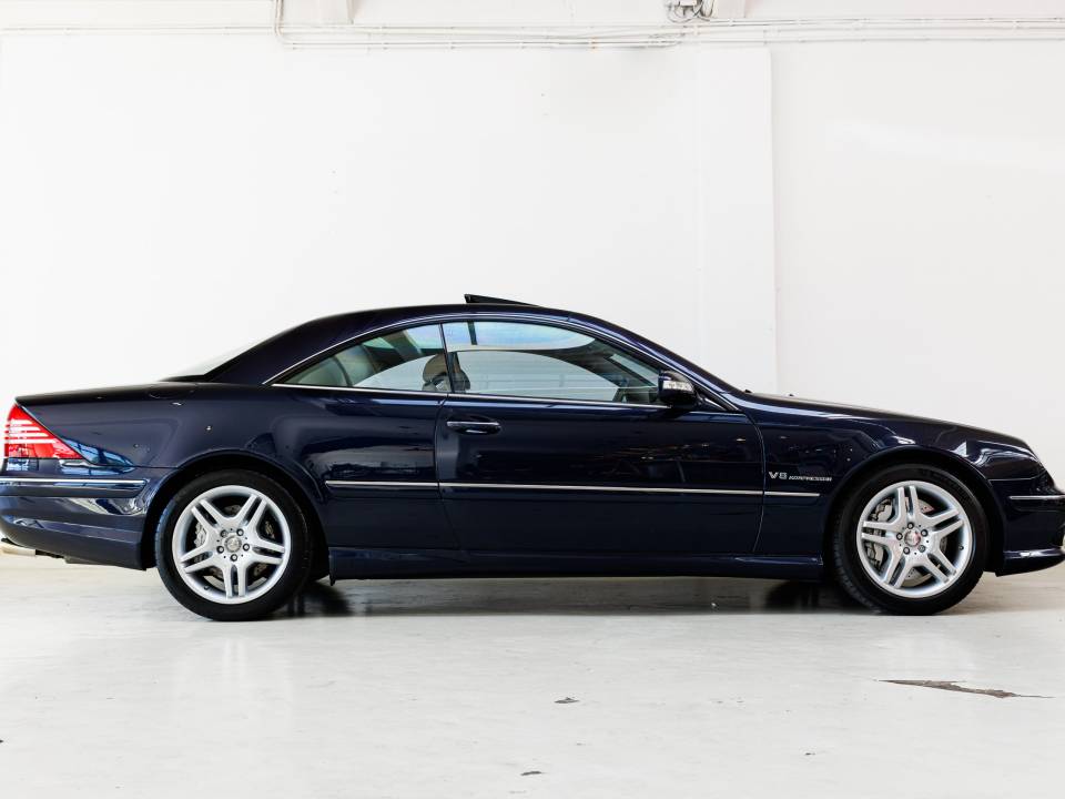 Image 3/38 of Mercedes-Benz CL 55 AMG (2003)