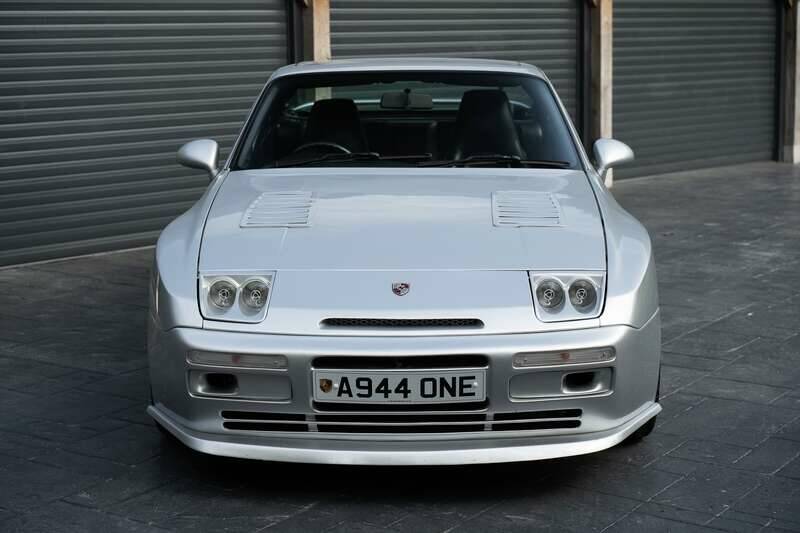 Immagine 16/50 di Porsche 944 Turbo (1990)