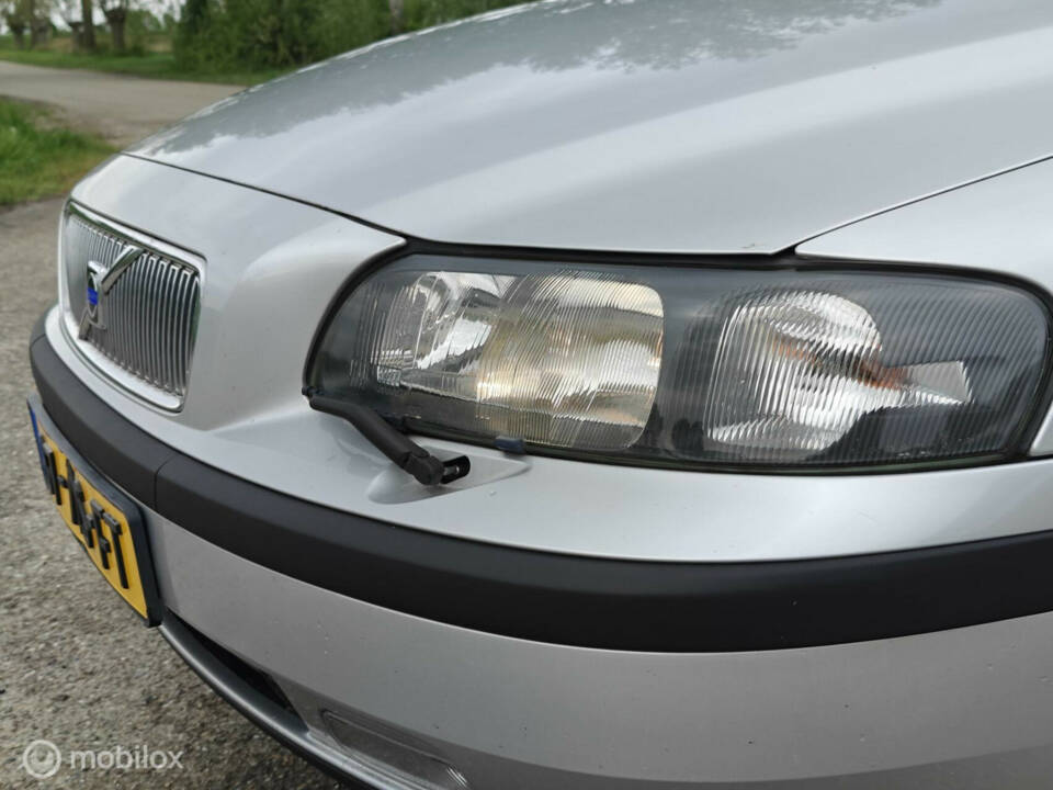 Bild 14/40 von Volvo V 70 2.4 (2004)