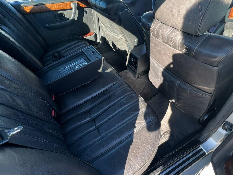 Image 29/36 of BMW 745i (1985)