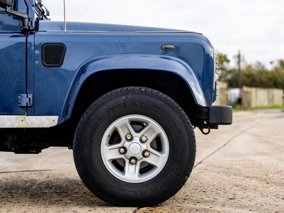 Image 21/41 of Land Rover Defender 90 (2004)