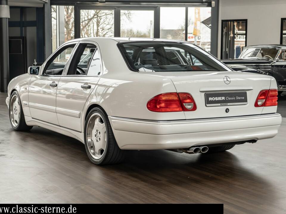 Immagine 3/15 di Mercedes-Benz E 60 AMG (1997)