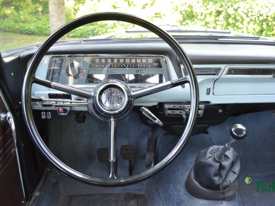 Image 30/50 de Alfa Romeo Giulia 1300 (1967)