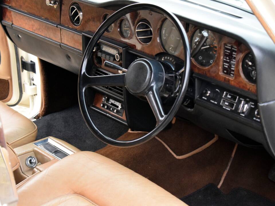 Image 9/50 of Rolls-Royce Silver Shadow II (1979)