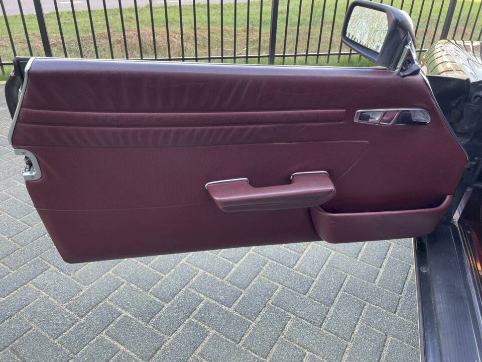 Image 21/32 de Mercedes-Benz 560 SL (1987)