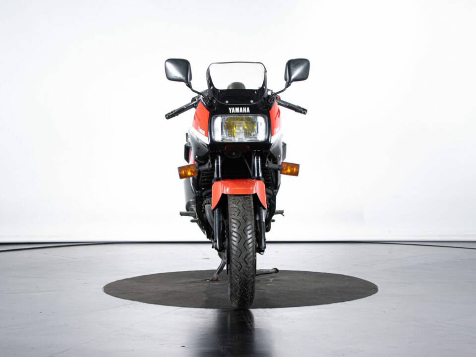 Image 7/50 of Yamaha FZ 750 (1986)