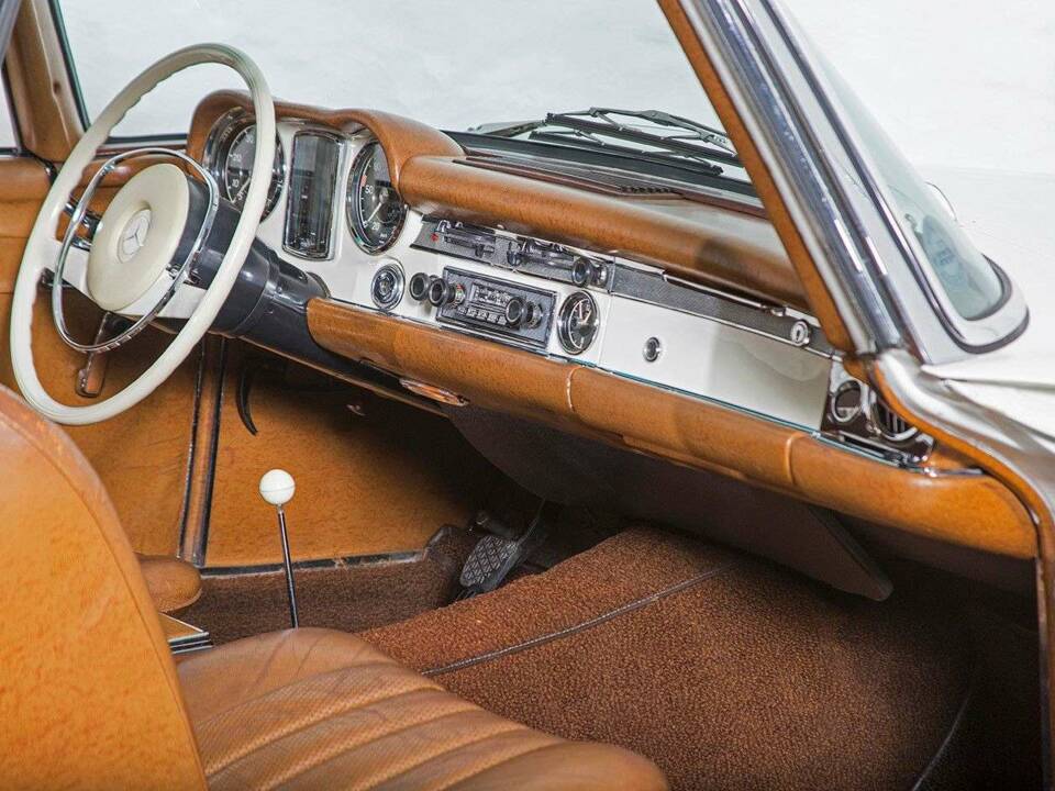 Bild 18/20 von Mercedes-Benz 280 SL (1968)