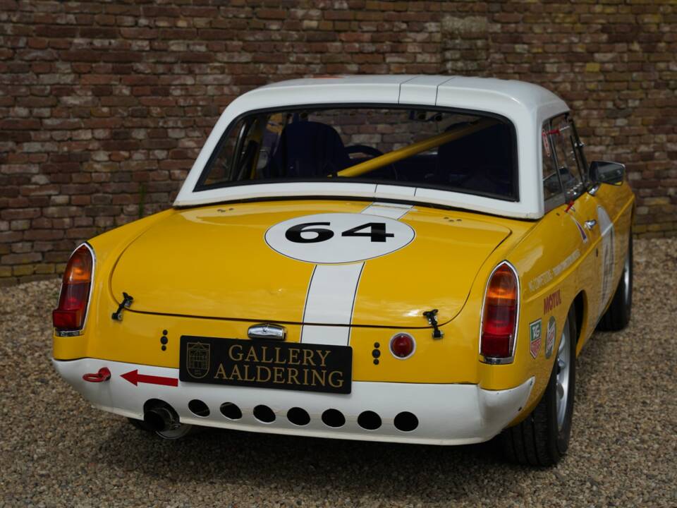 Image 30/50 of MG MGB (1964)