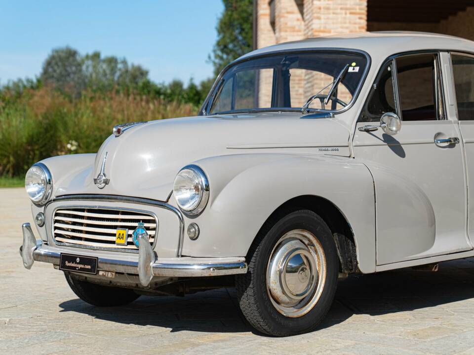 Image 14/50 of Morris Minor 1000 (1958)