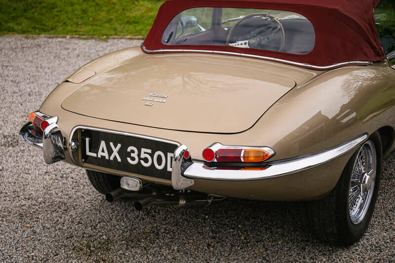 Image 10/50 de Jaguar E-Type 4.2 (1965)
