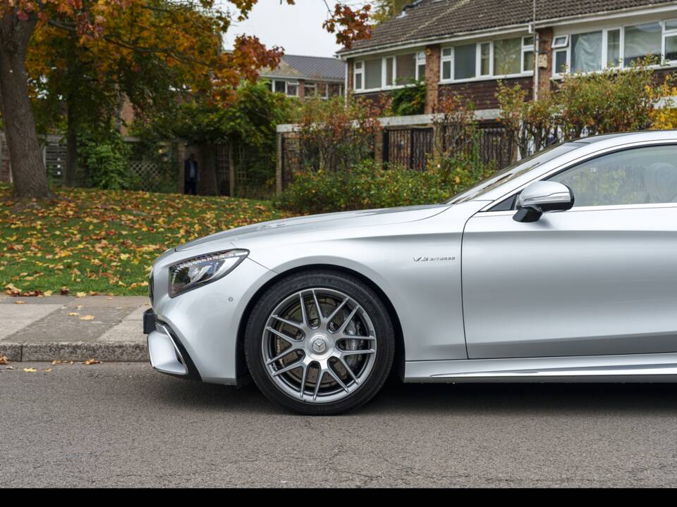 Immagine 13/31 di Mercedes-Benz S 63 AMG S 4MATIC (2019)