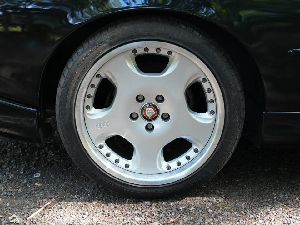 Image 15/50 of Jaguar XKR (1998)