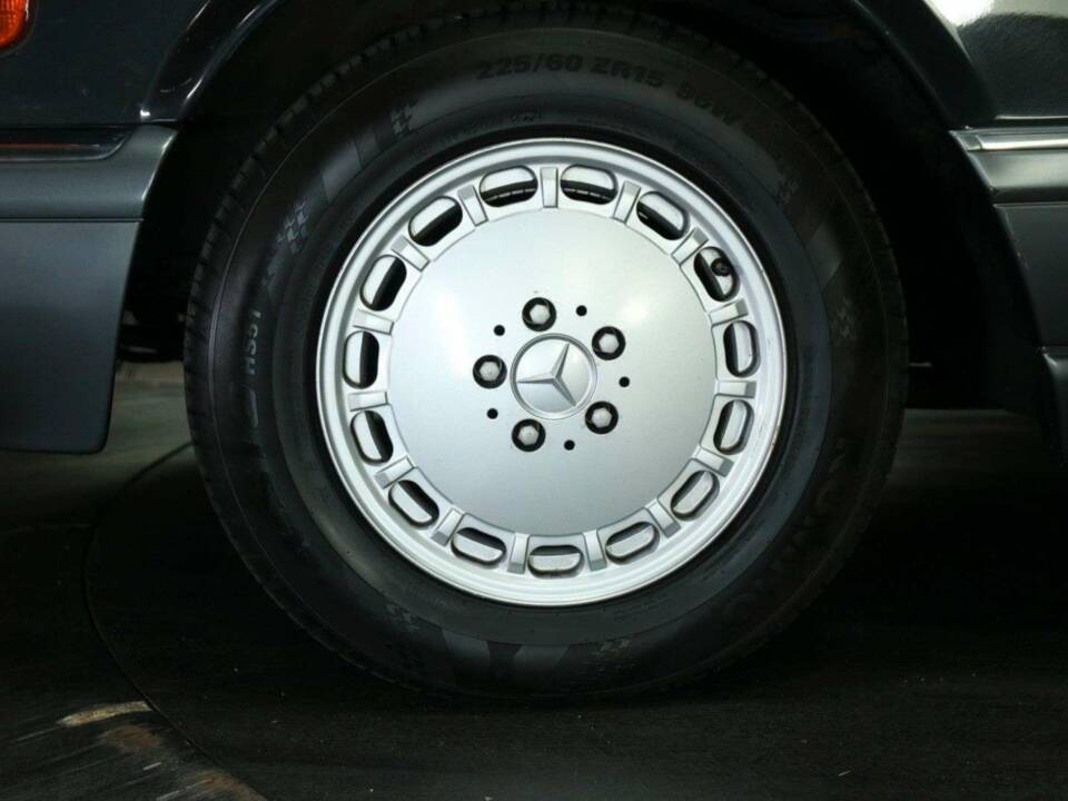 Image 30/30 of Mercedes-Benz 560 SEL (1989)