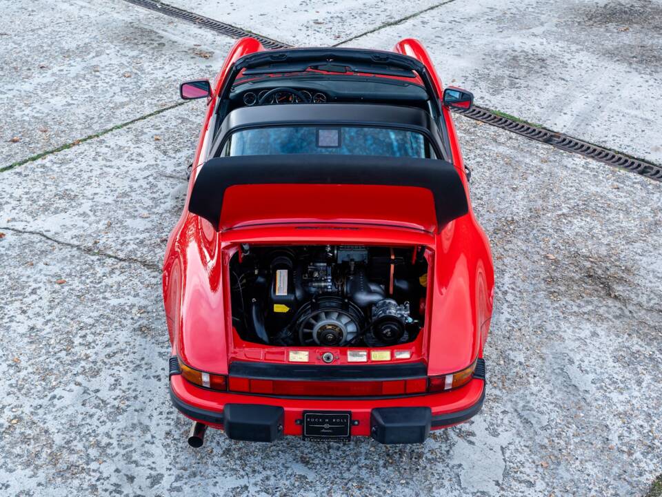 Bild 33/35 von Porsche 911 Carrera 3.2 (1987)