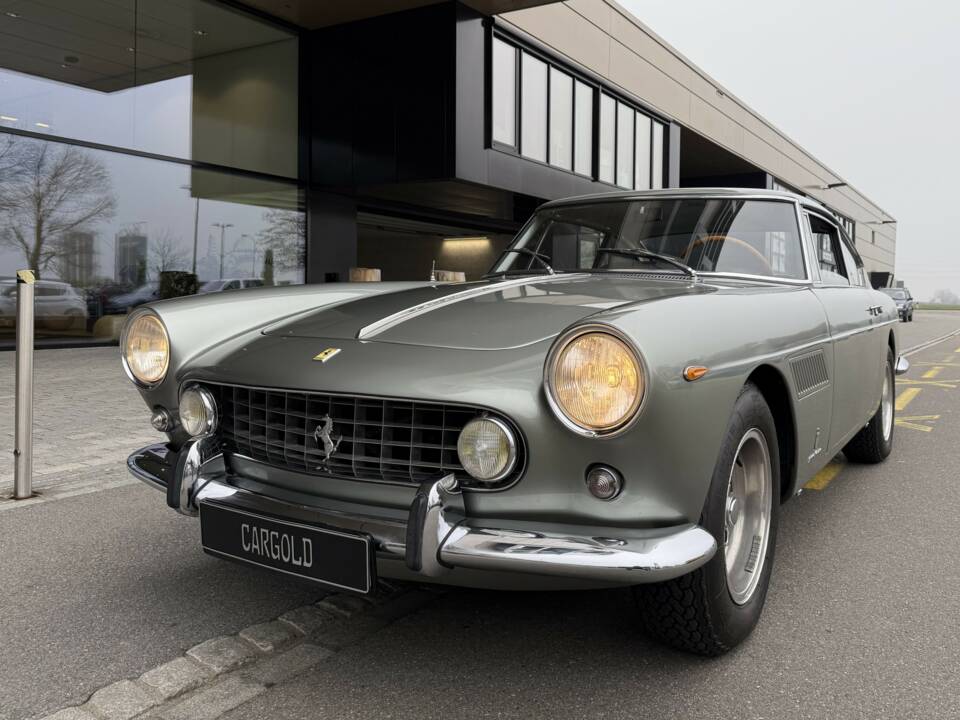 Image 15/26 of Ferrari 250 GT 2+2 (1962)