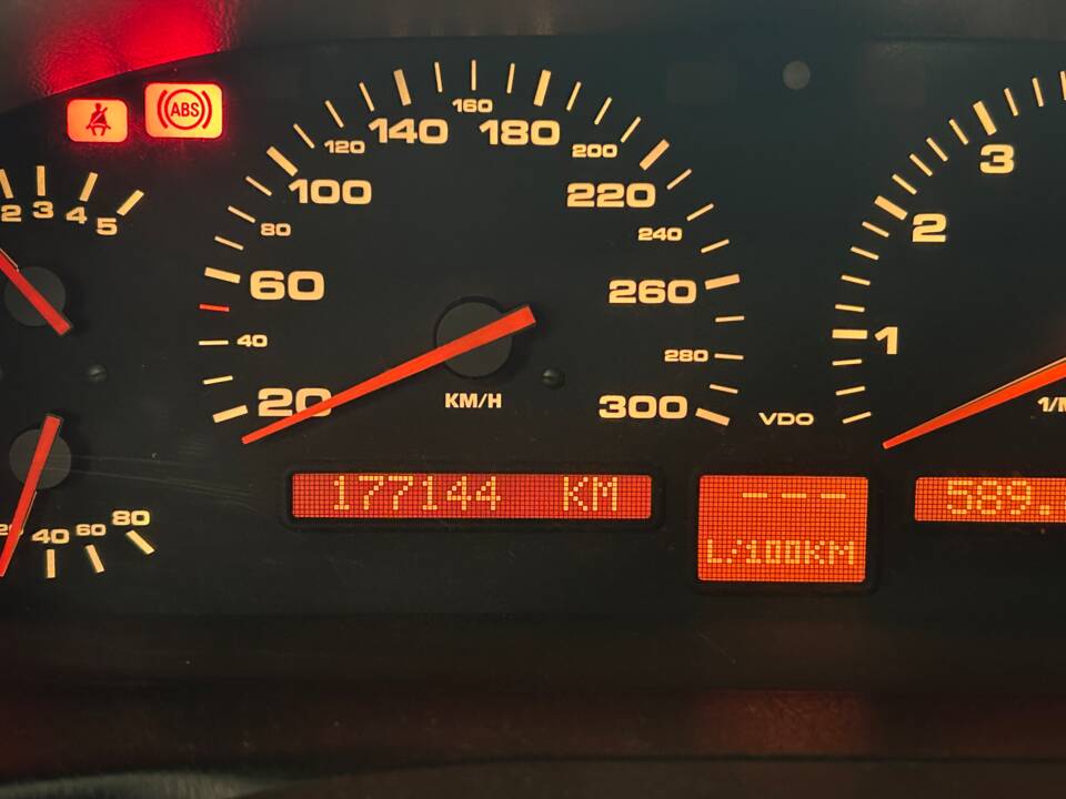 Image 15/63 of Porsche 928 GT (1989)