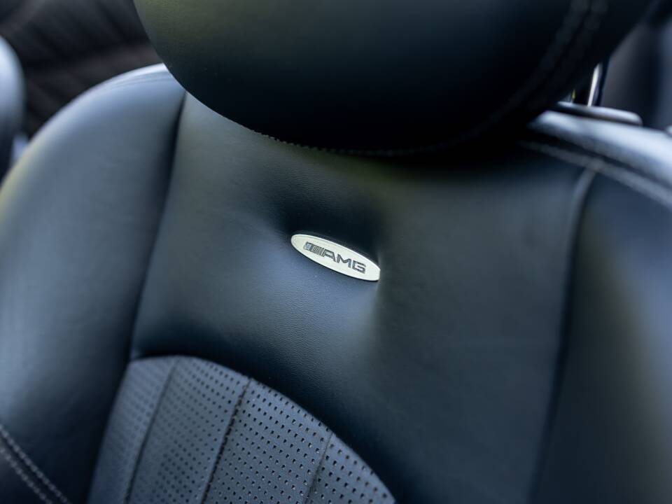 Image 34/50 of Mercedes-Benz CLK 55 AMG (2003)