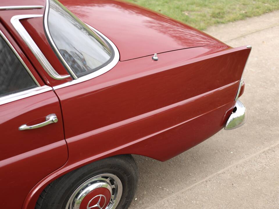 Image 21/50 of Mercedes-Benz 220 (1967)