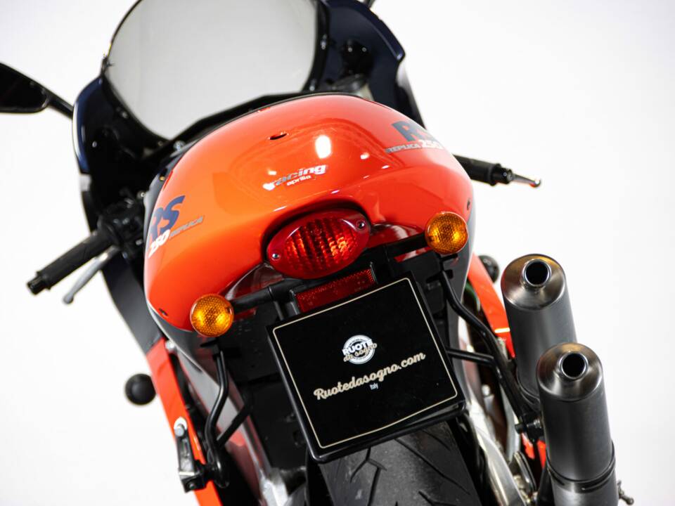Image 21/50 of Aprilia RS 250 (1998)