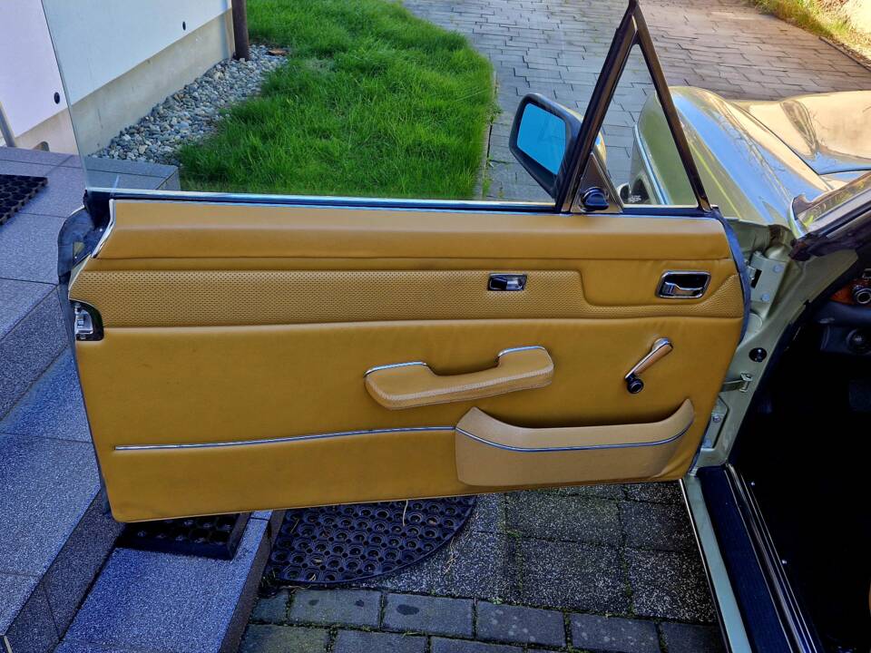 Image 7/9 of Mercedes-Benz 280 CE (1972)