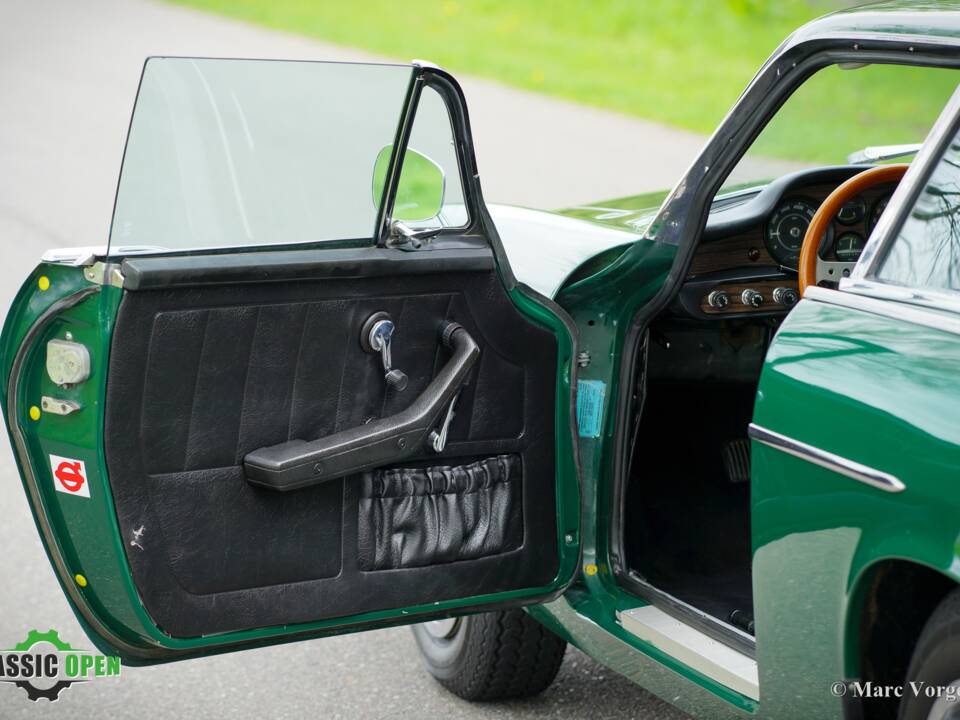 Image 4/34 of Volvo 1800 ES (1972)