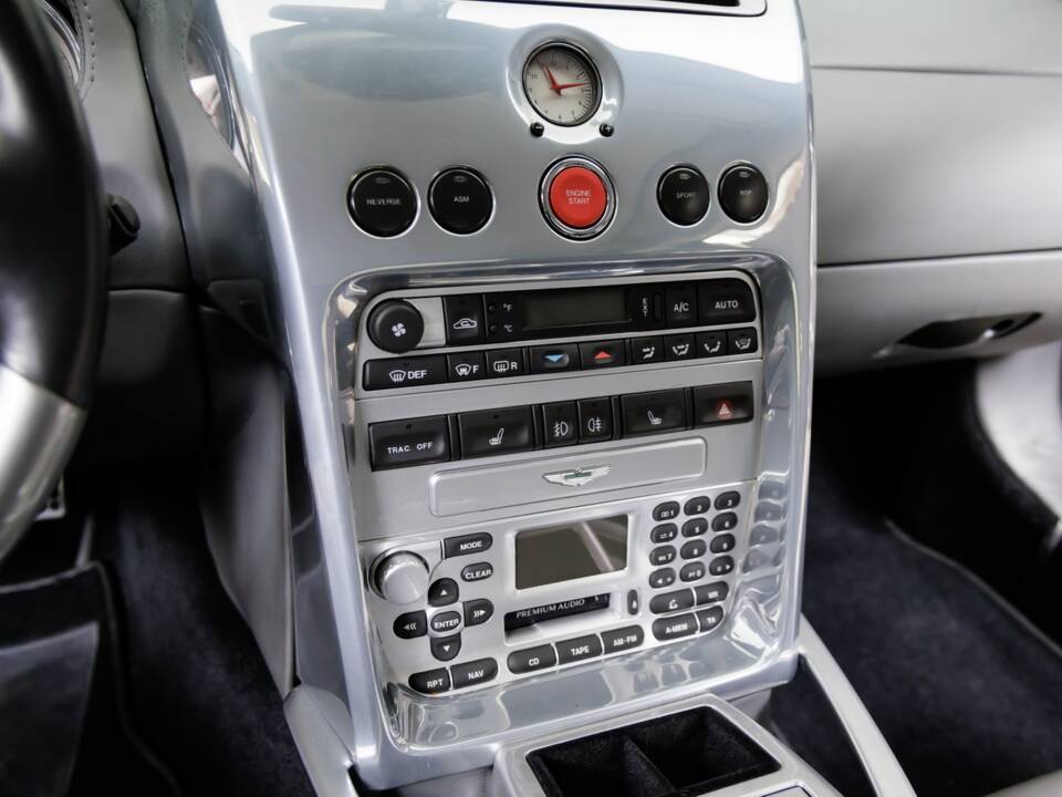 Bild 26/29 von Aston Martin V12 Vanquish (2001)