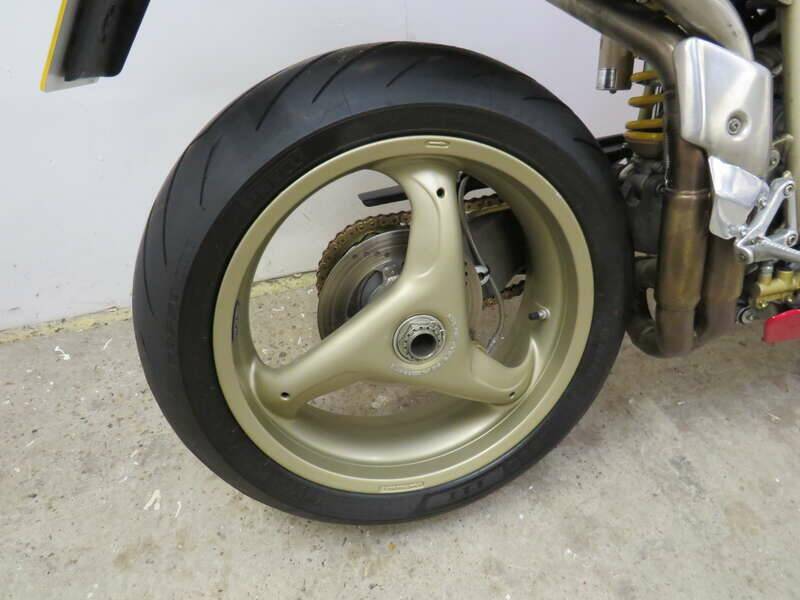 Bild 38/47 von Ducati 916 Strada (1994)