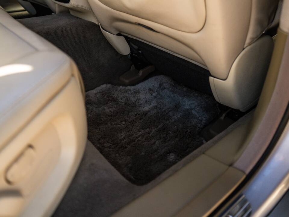 Image 40/50 of Jaguar XJ 8 4.2 (2003)
