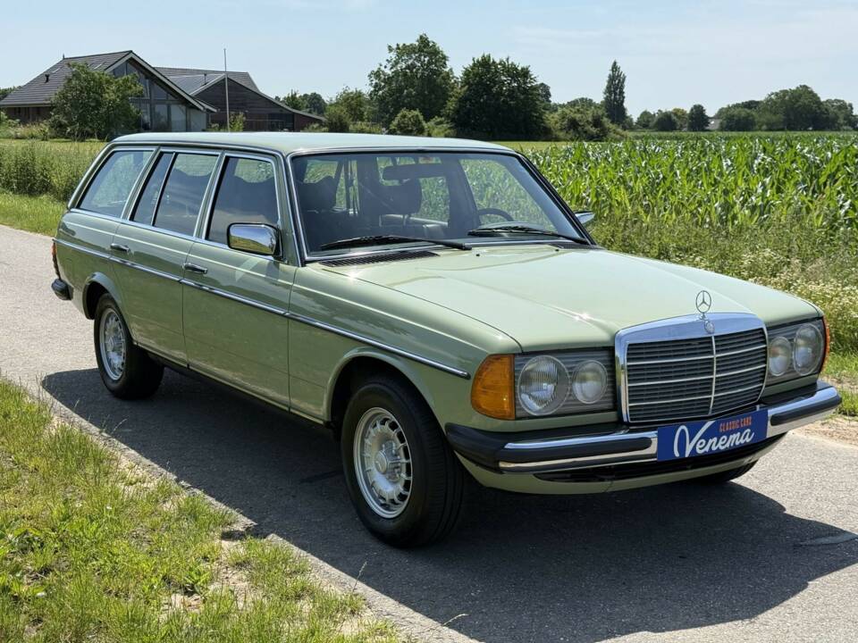 Bild 18/21 von Mercedes-Benz 300 TD (1978)