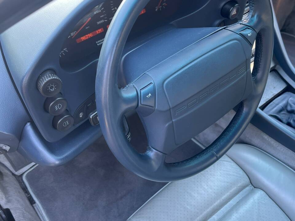 Image 14/26 of Porsche 928 GTS (1995)