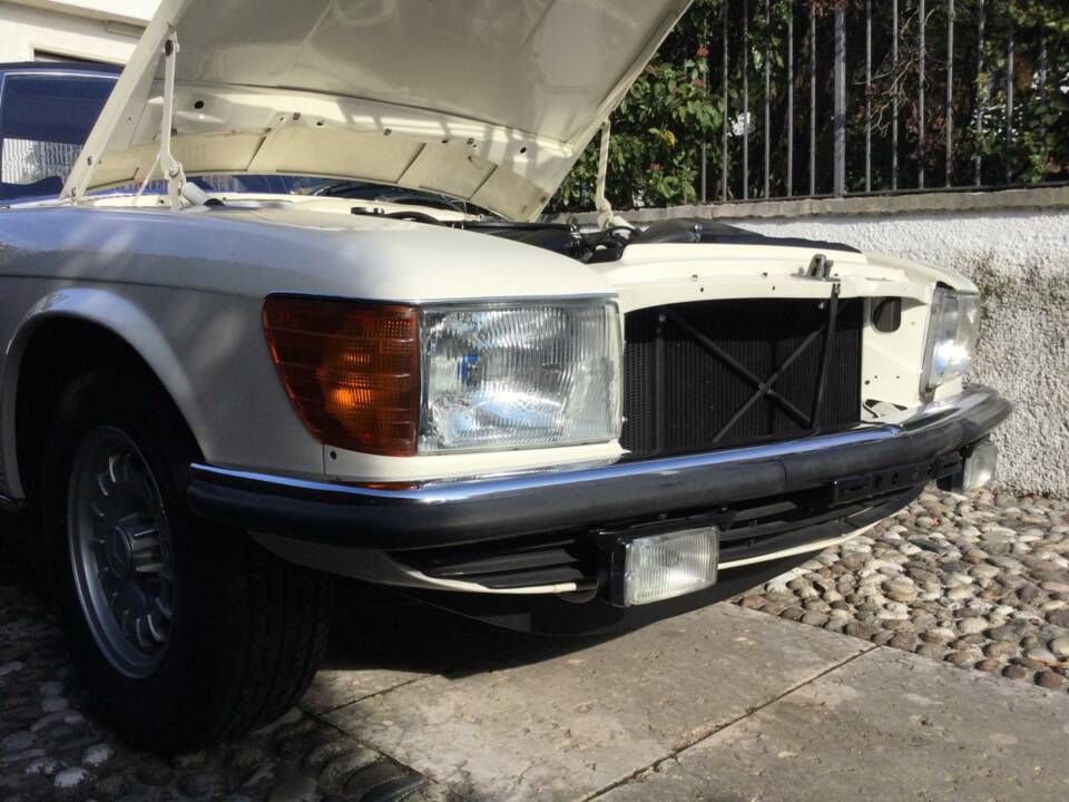 Image 13/18 of Mercedes-Benz 350 SL (1971)