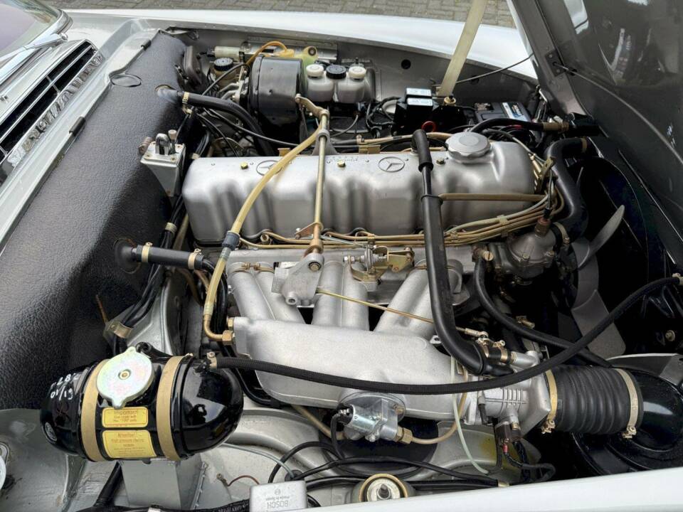 Image 29/36 de Mercedes-Benz 280 SL (1970)