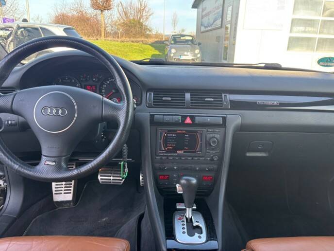 Image 5/7 of Audi RS6 Avant (2005)