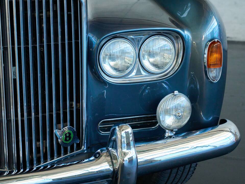 Image 26/50 of Bentley S 3 (1964)