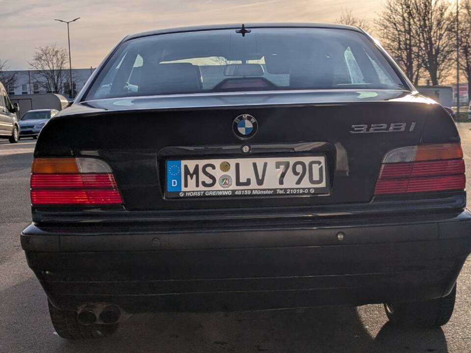 Immagine 44/72 di BMW 328i (1996)