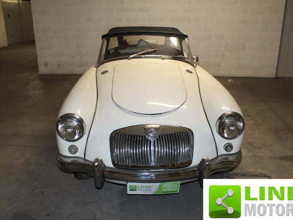 Image 2/10 of MG MGA 1500 (1956)