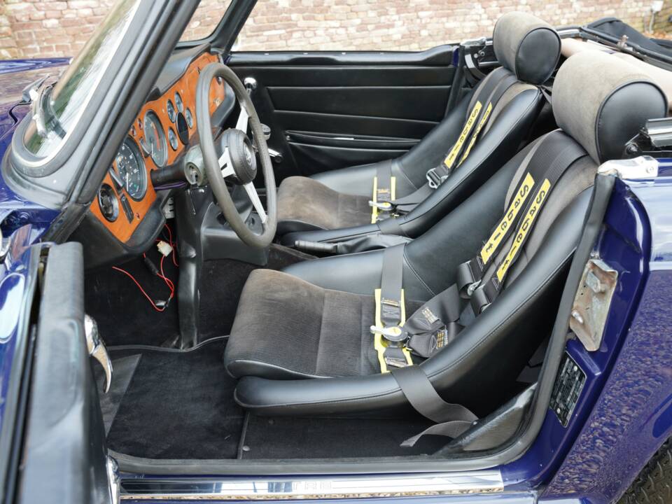 Image 40/50 of Triumph TR 6 PI (1972)