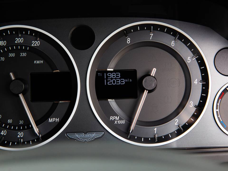 Image 7/94 of Aston Martin DB 9 (2014)