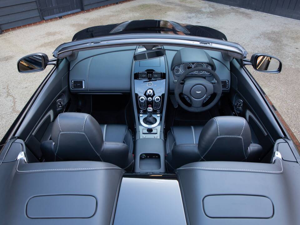 Bild 43/68 von Aston Martin V12 Vantage S (2018)