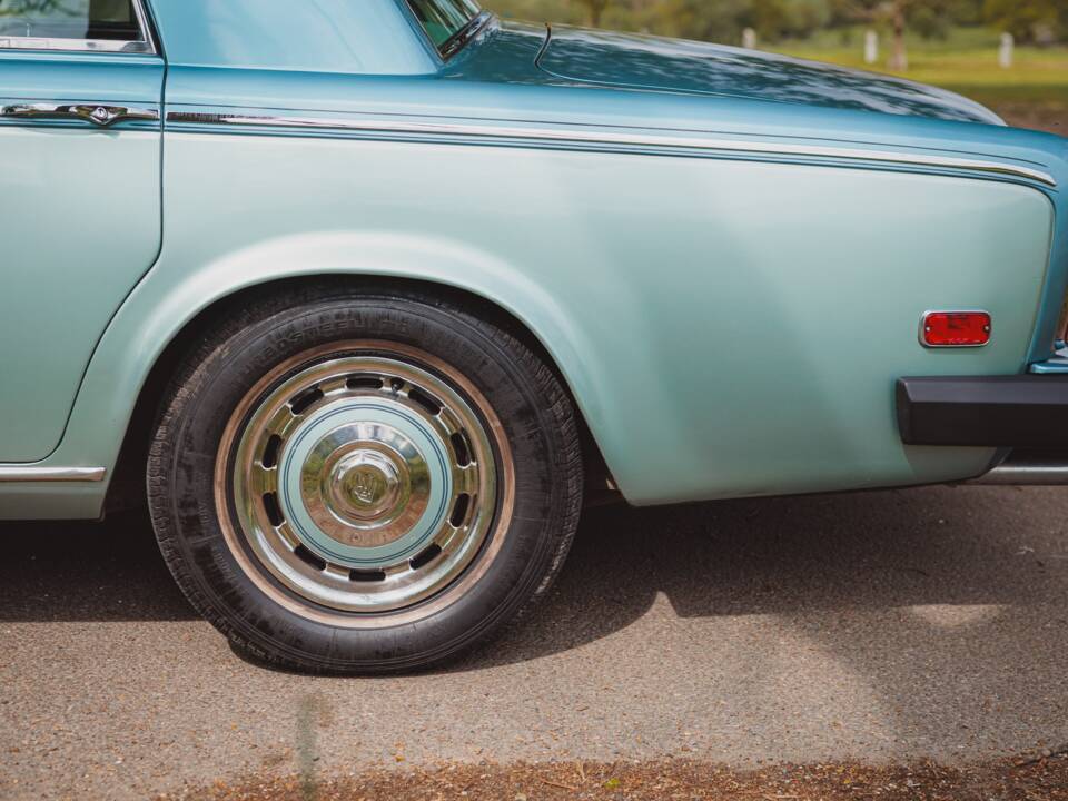 Image 12/42 of Rolls-Royce Silver Shadow II (1977)