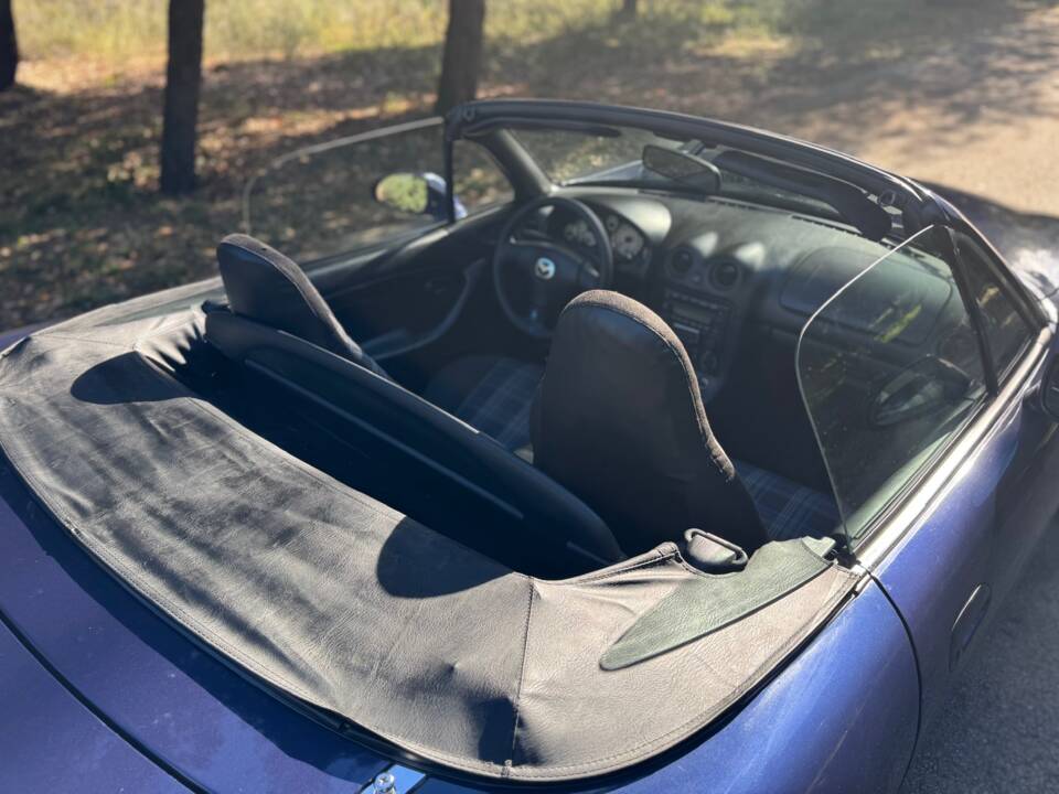 Imagen 37/43 de Mazda MX-5 1.8 (2001)