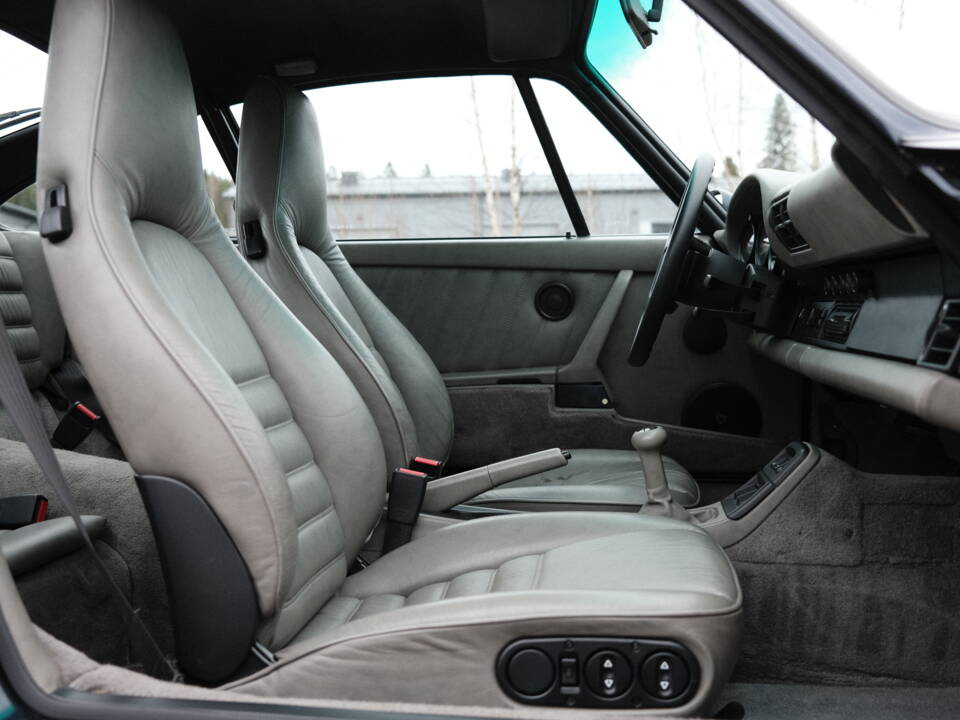 Image 52/97 of Porsche 911 Carrera 4 (1991)
