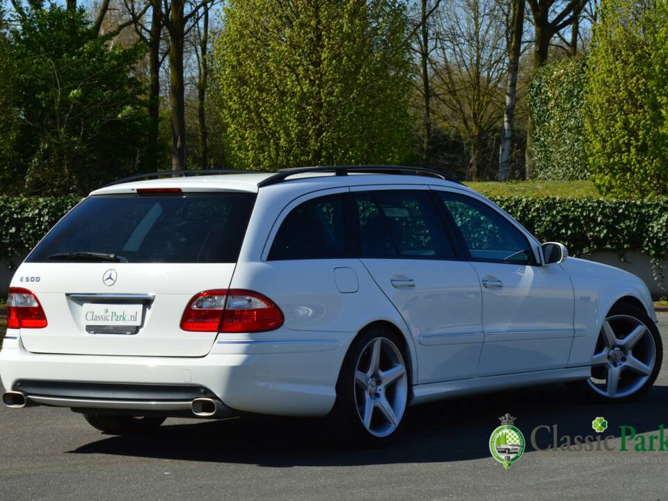 Image 5/50 of Mercedes-Benz E 500 T (2004)