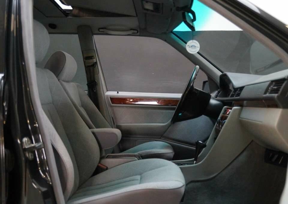 Bild 15/50 von Mercedes-Benz E 280 T (1994)