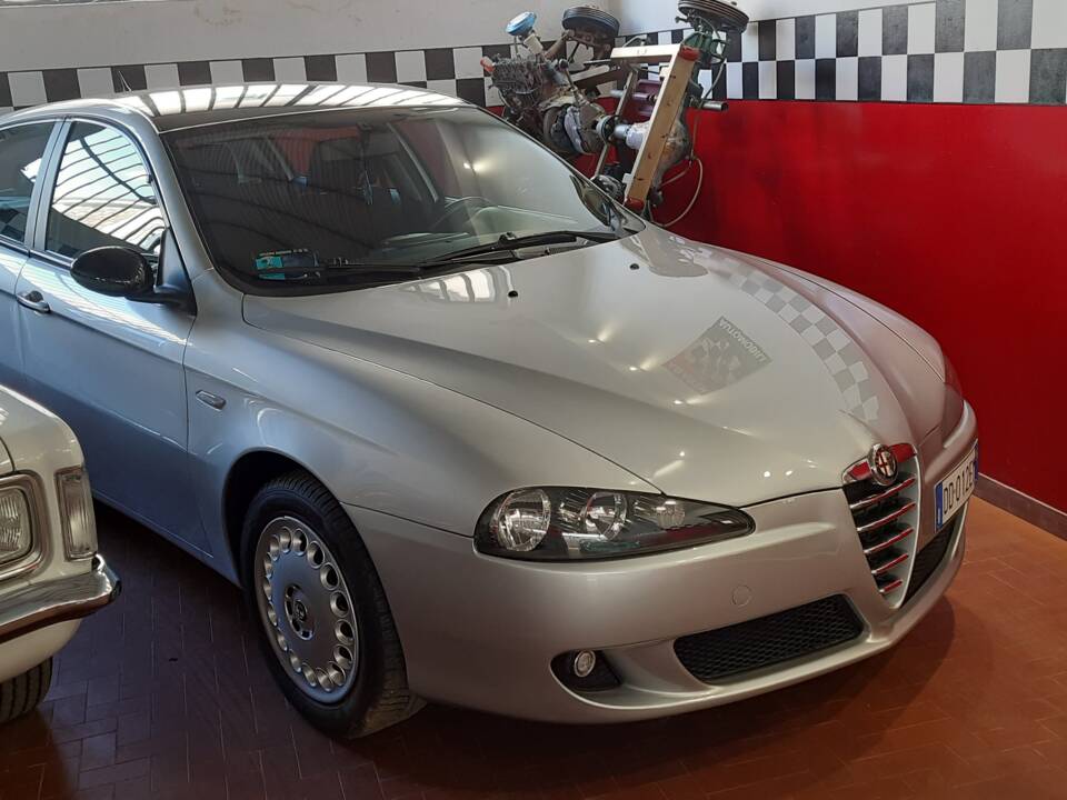 Immagine 1/14 di Alfa Romeo 147 1.6 TS (2009)