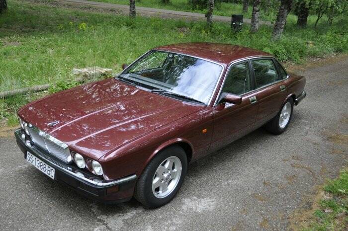 Image 3/7 de Jaguar XJ6 3.2 Sovereign (1994)