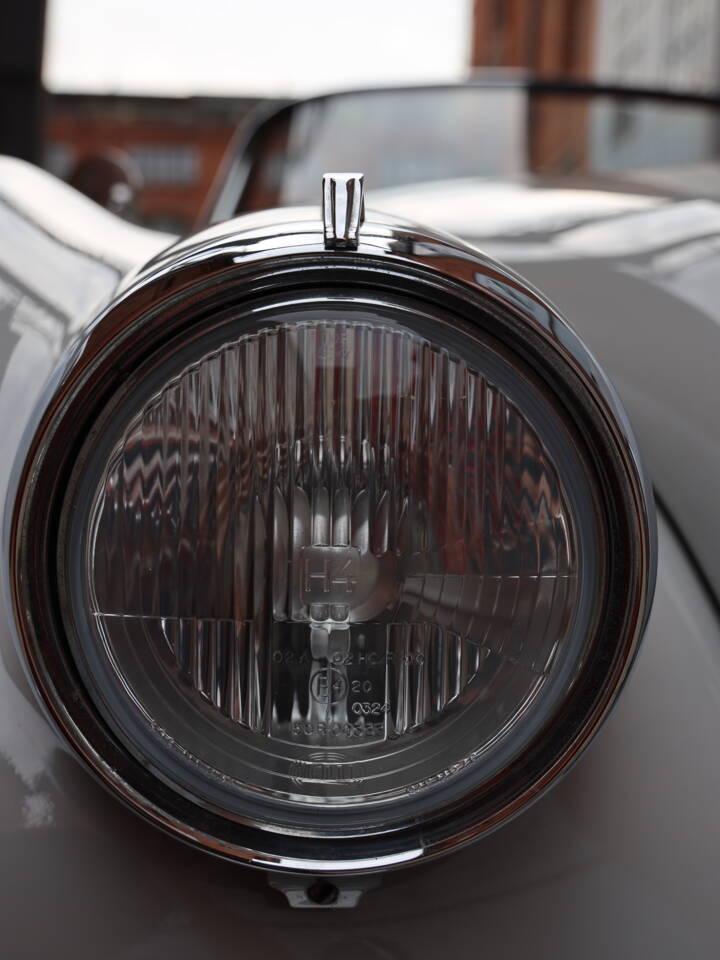 Image 14/91 of Jaguar XK 150 OTS (1958)